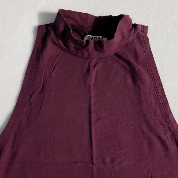 Cropped mockneck top - Picture 2 of 3